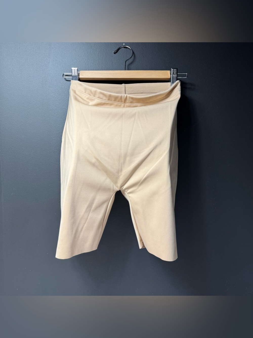 New Women's SKIMS Hip Enhancing Mid-thigh Shorts